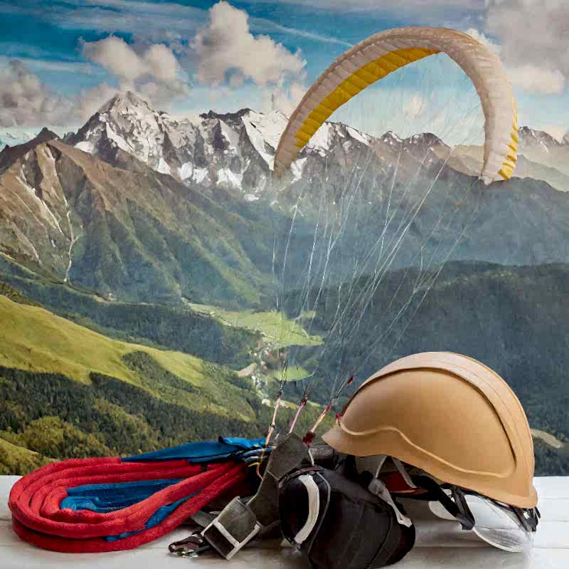 yamaç paraşütü 2.el malzemeleri: harnes, yedek paraşüt ve kask